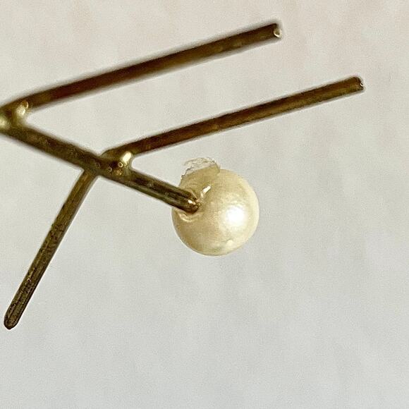 Vintage Christmas Mother-of-Pearl Gold-Tone Snowflake Holiday Ornament - Picture 11 of 15